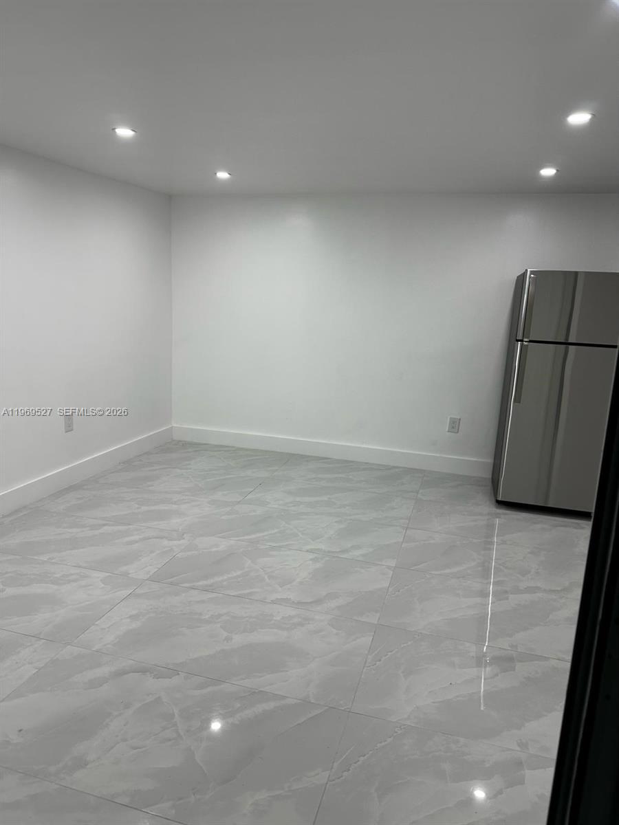 ESSEX VILLAGE - Residential Lease