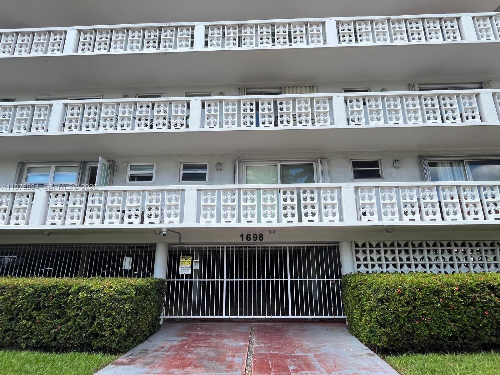 1698 Jefferson Ave 36