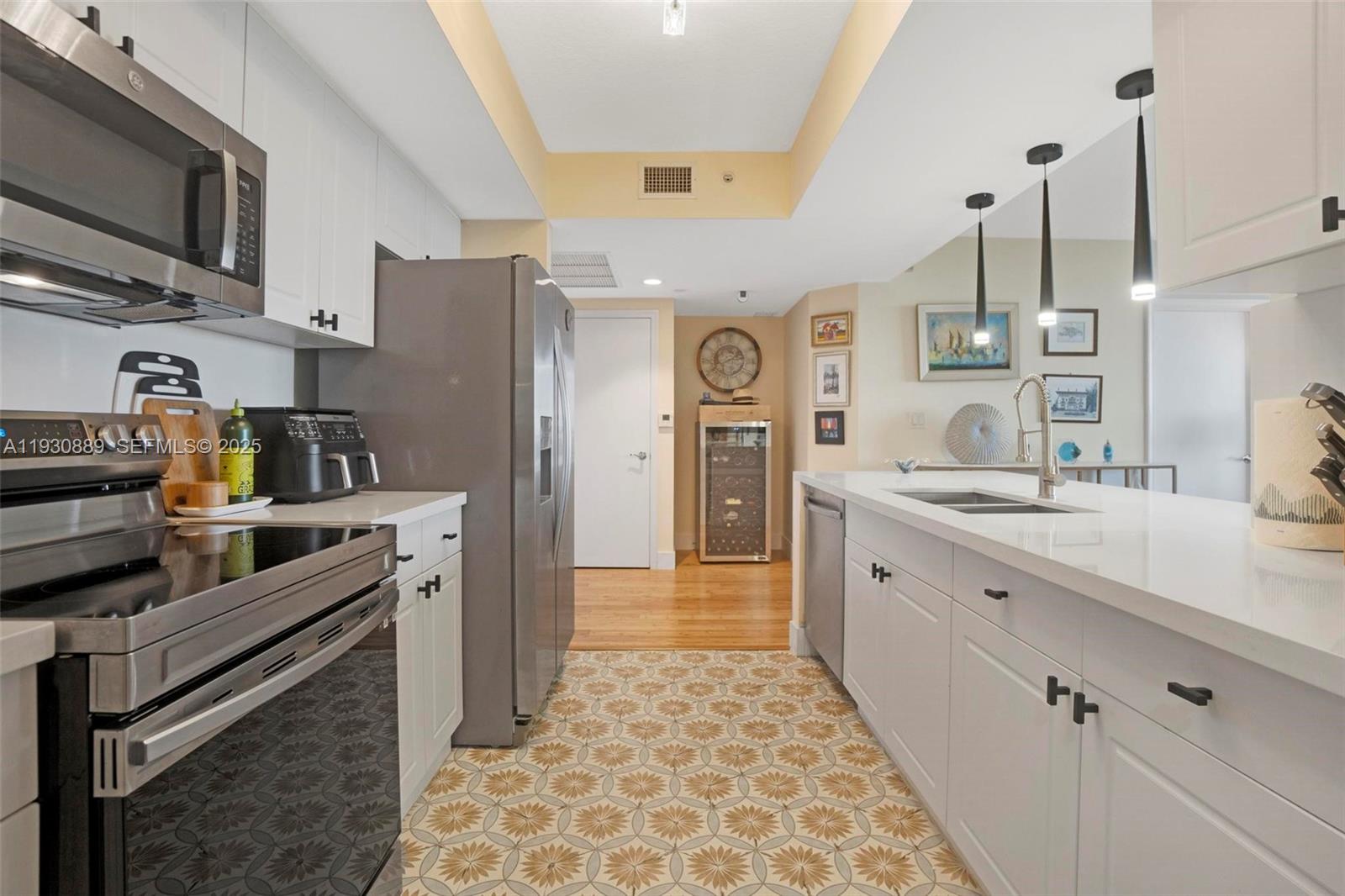 TURNBERRY ON THE GREEN CO - Residential