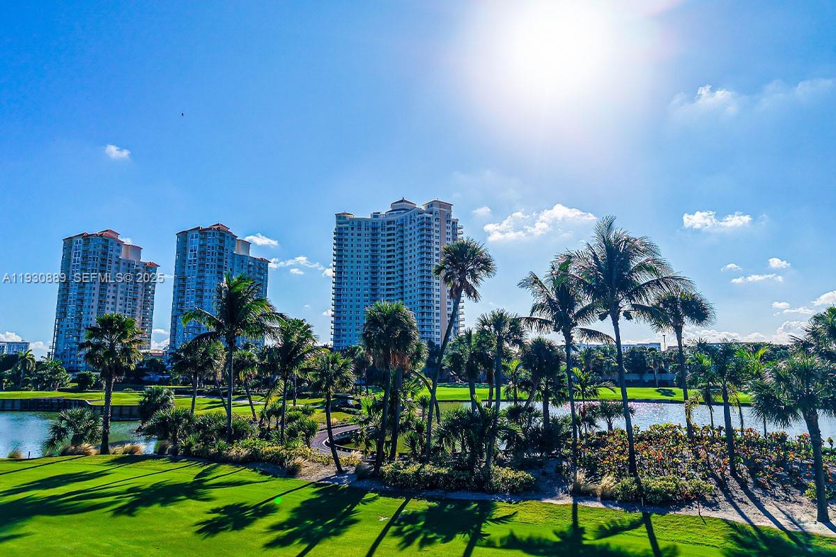 TURNBERRY ON THE GREEN CO - Residential