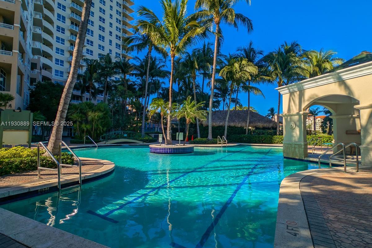 TURNBERRY ON THE GREEN CO - Residential