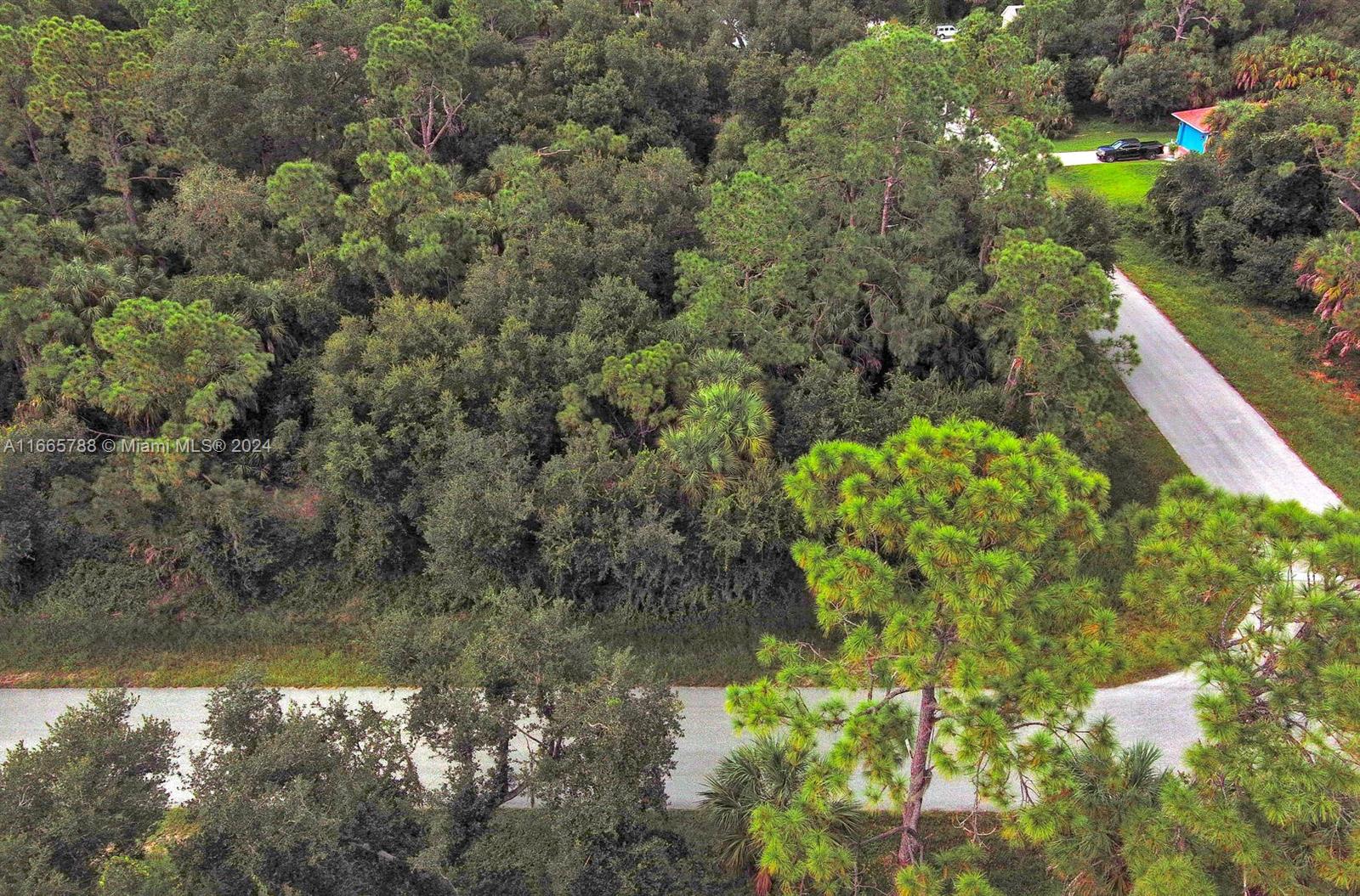 Port Charlotte - Land