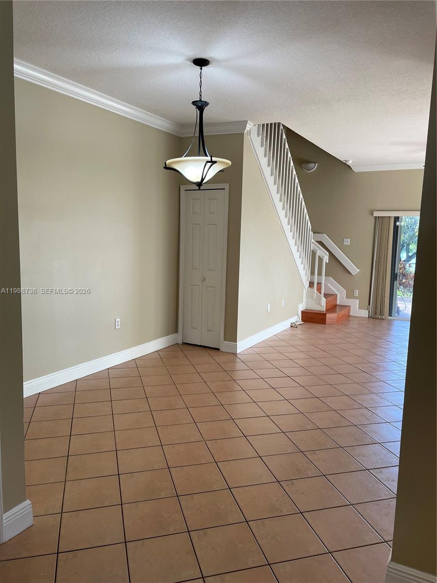 VILLAS AT THE HAMMOCKS CO - Residential Lease