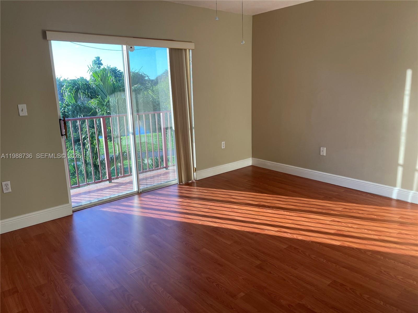 VILLAS AT THE HAMMOCKS CO - Residential Lease