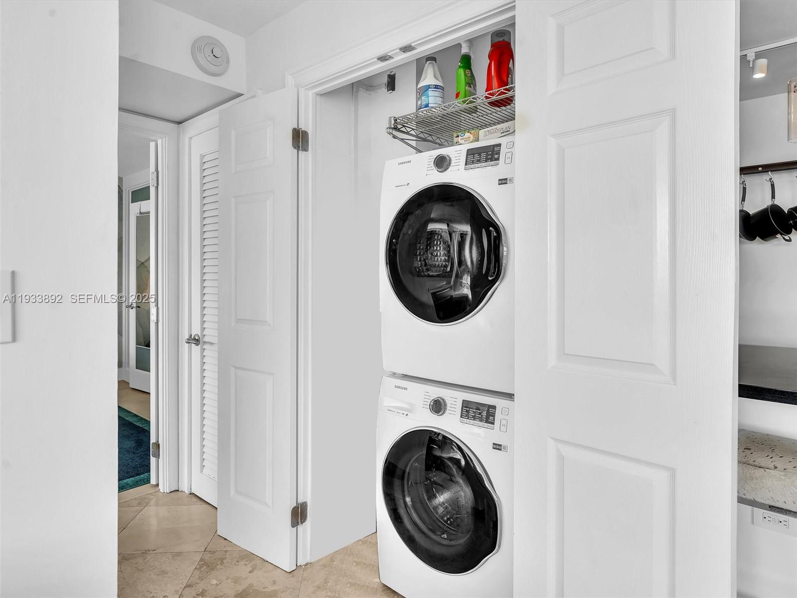 OCTAGON TOWERS I CONDO - Residential