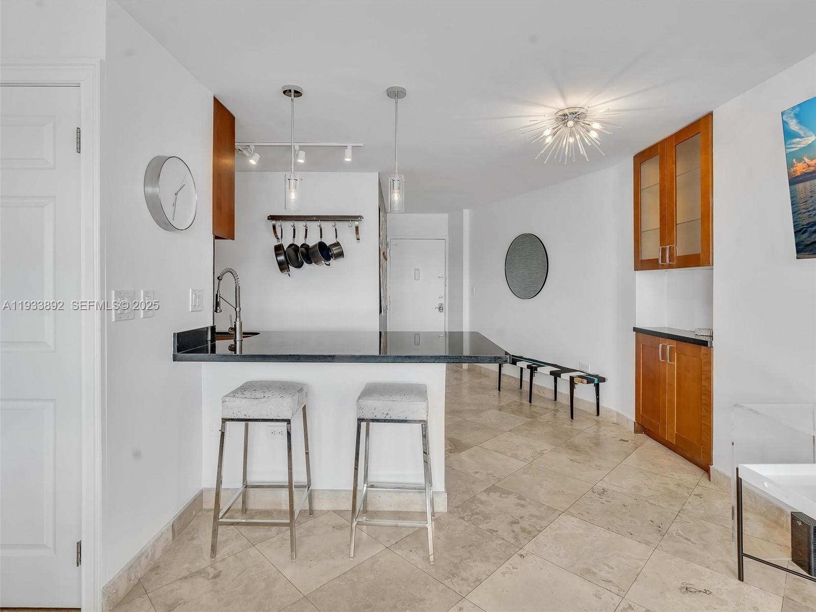 OCTAGON TOWERS I CONDO - Residential