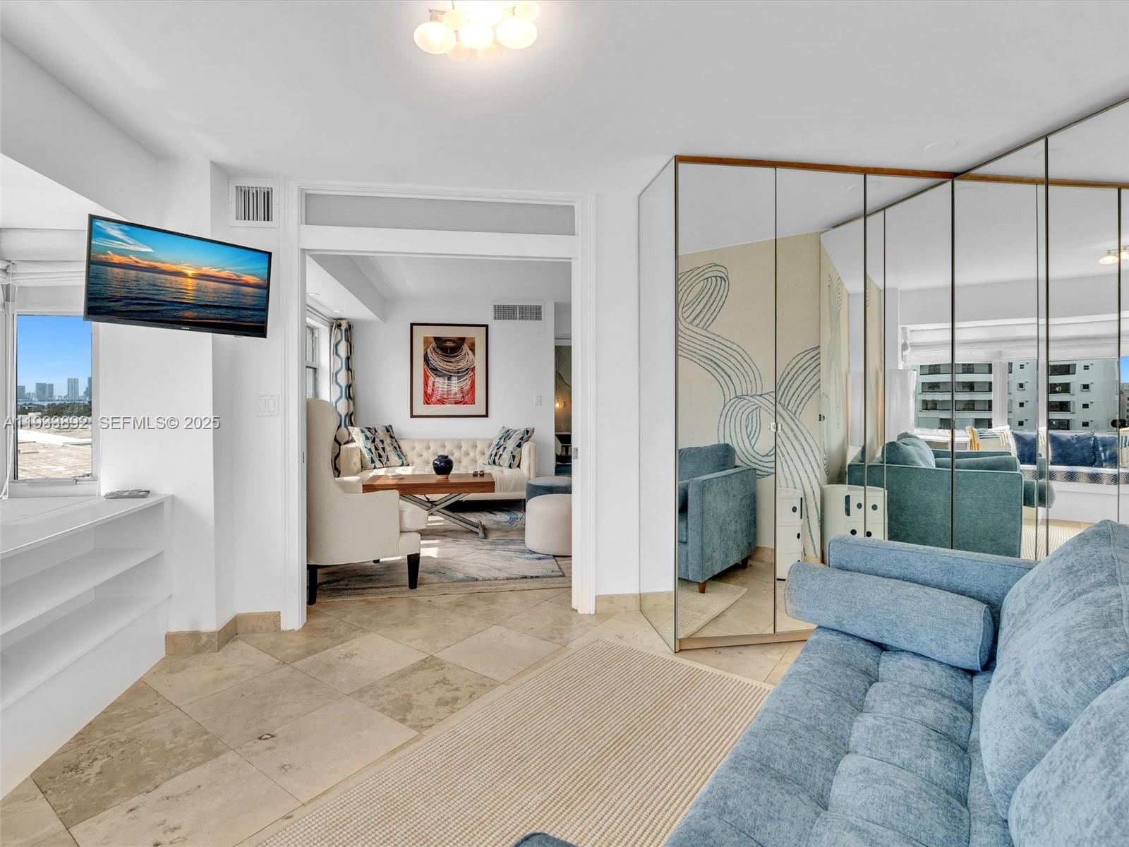 OCTAGON TOWERS I CONDO - Residential