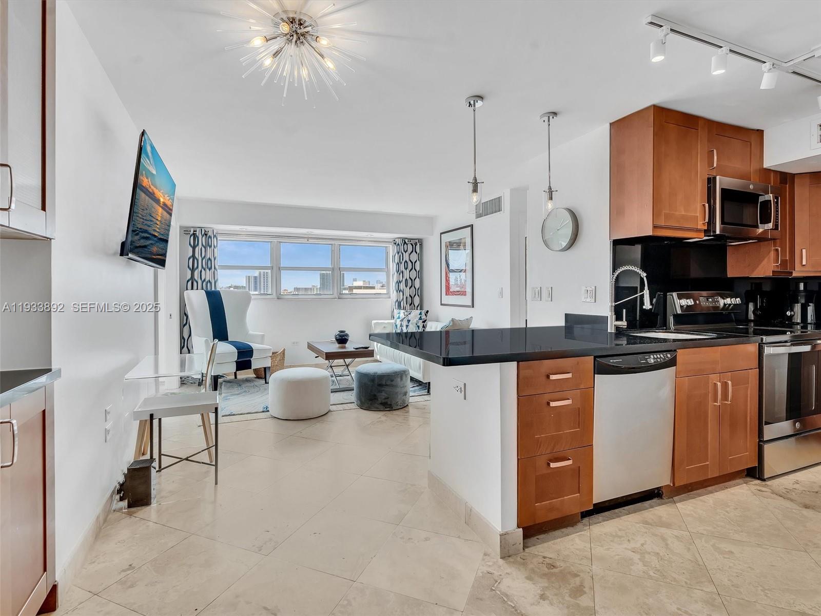 OCTAGON TOWERS I CONDO - Residential