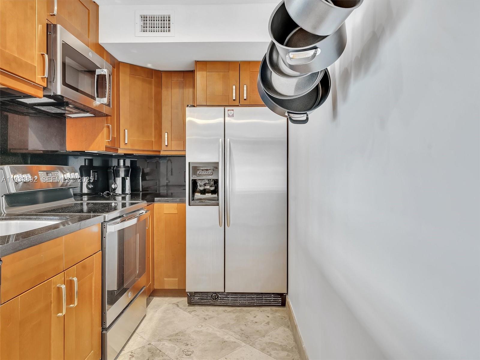 OCTAGON TOWERS I CONDO - Residential