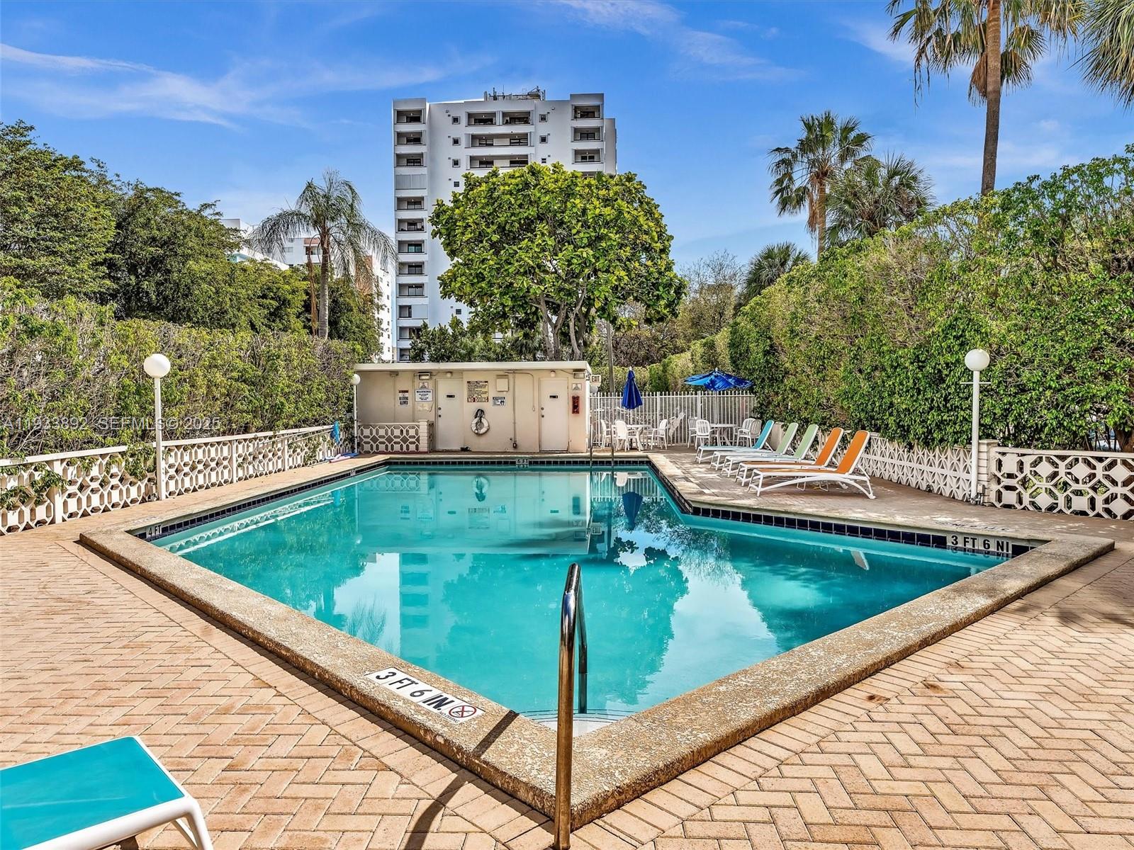 OCTAGON TOWERS I CONDO - Residential