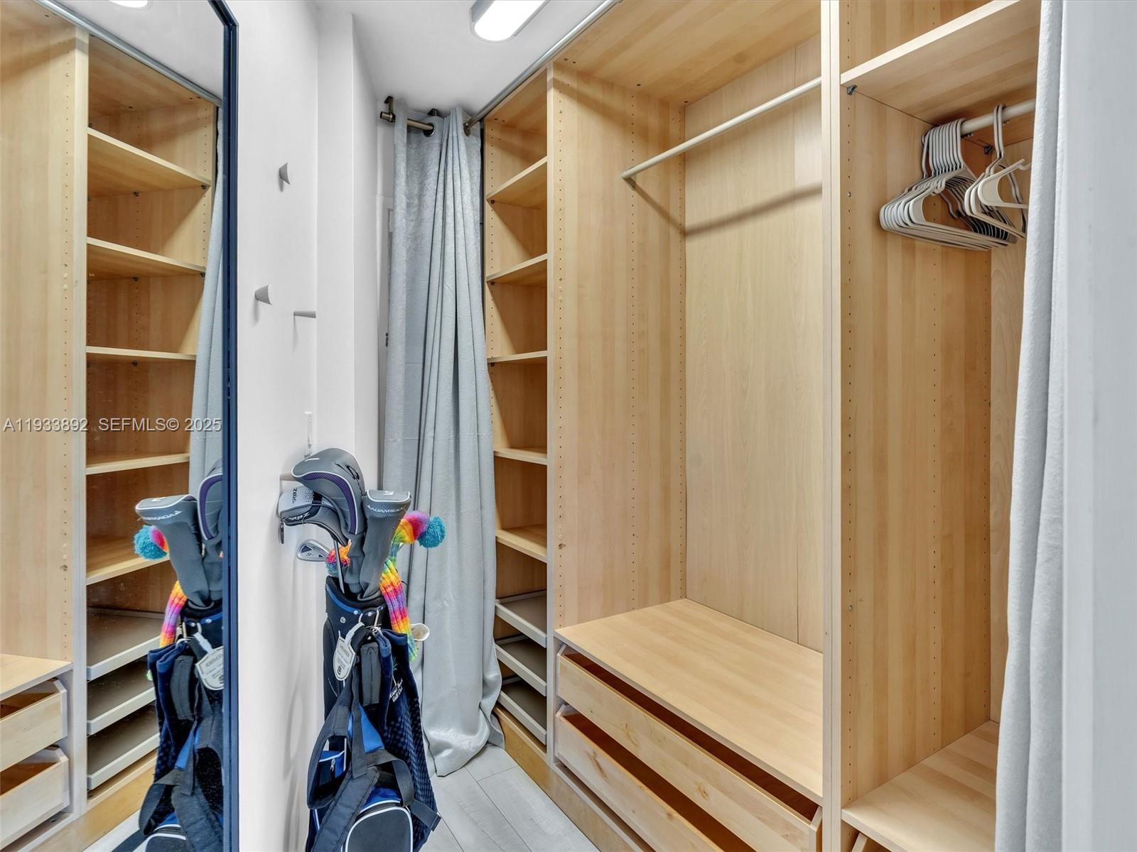 OCTAGON TOWERS I CONDO - Residential