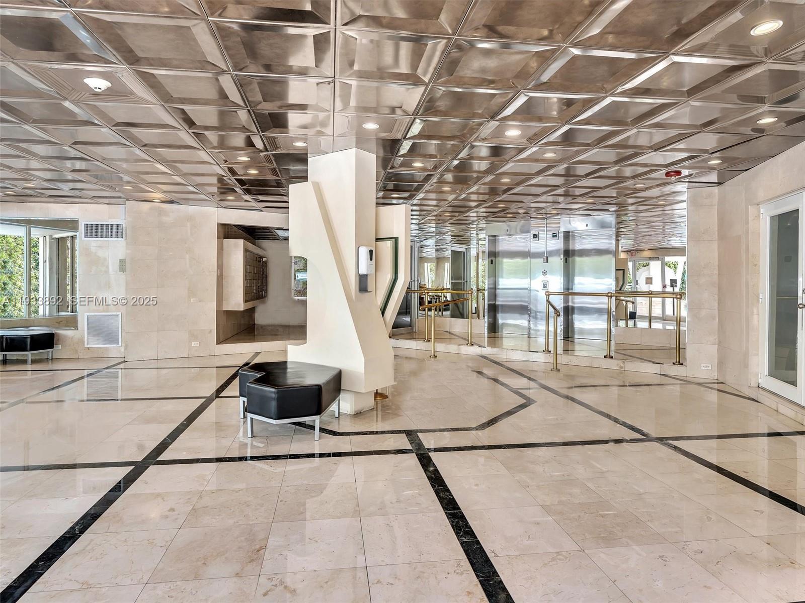 OCTAGON TOWERS I CONDO - Residential