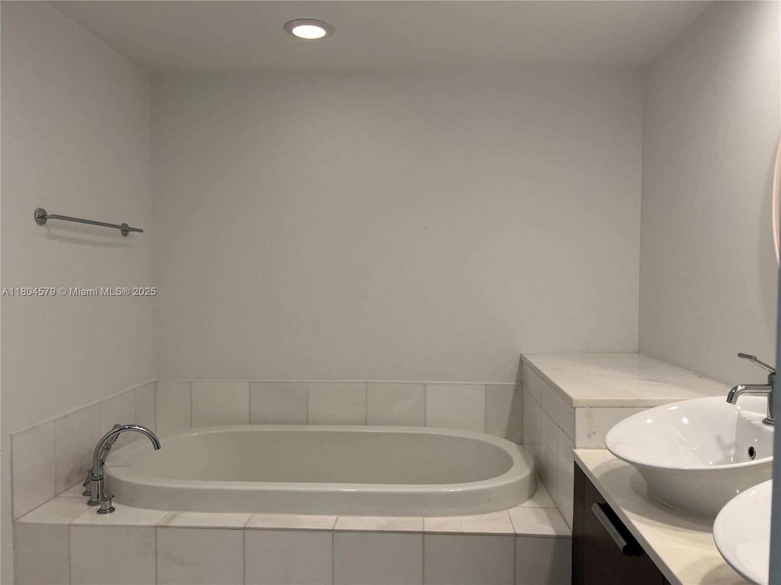 ARTECH RESIDENCES AT AVEN - Residential