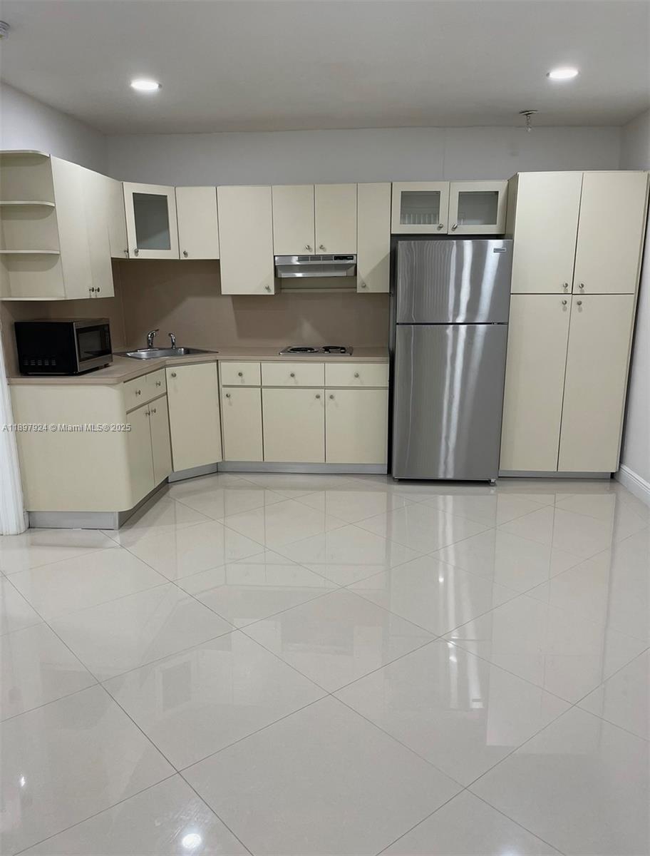 BRADLEY MANOR - Residential Lease