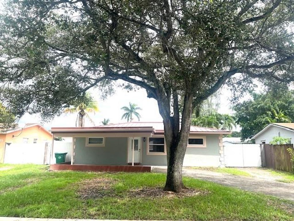 Photo of 4150 SW 56th Ter, Davie, FL 33314 (MLS # A11880625)