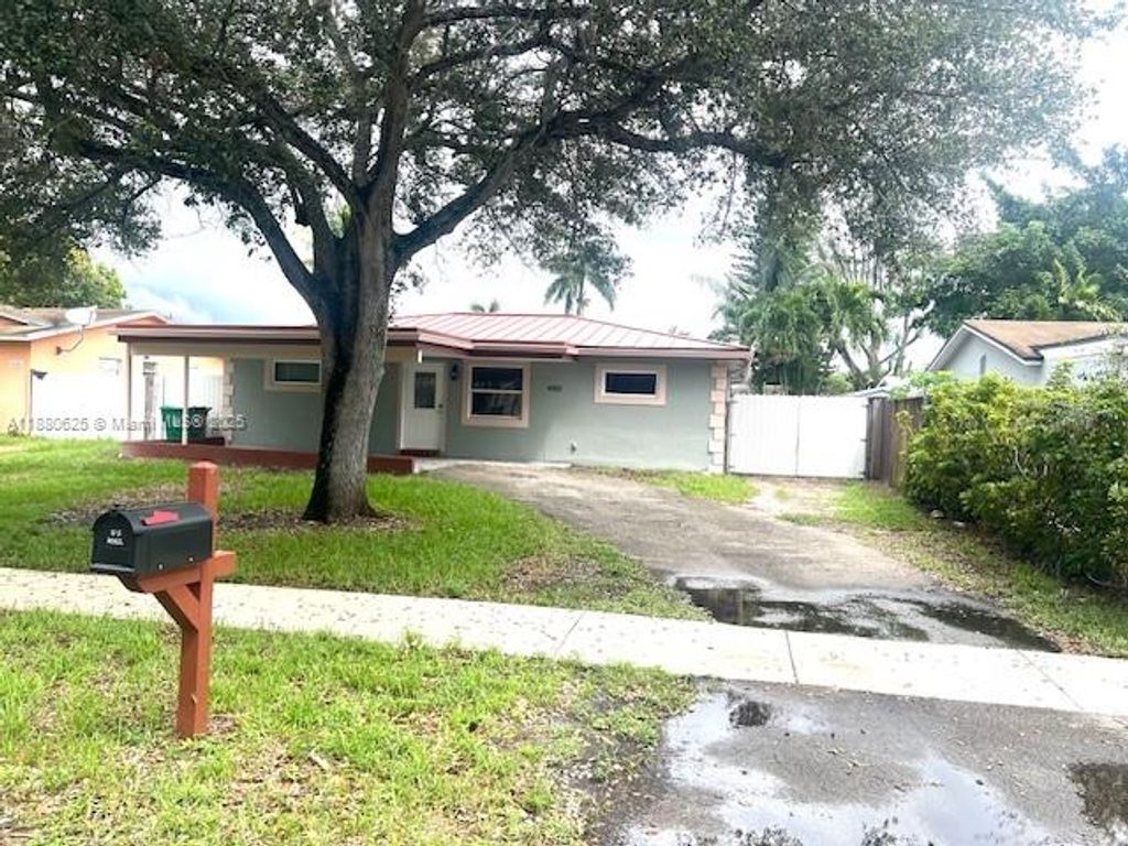 Photo of 4150 SW 56th Ter, Davie, FL 33314 (MLS # A11880625)