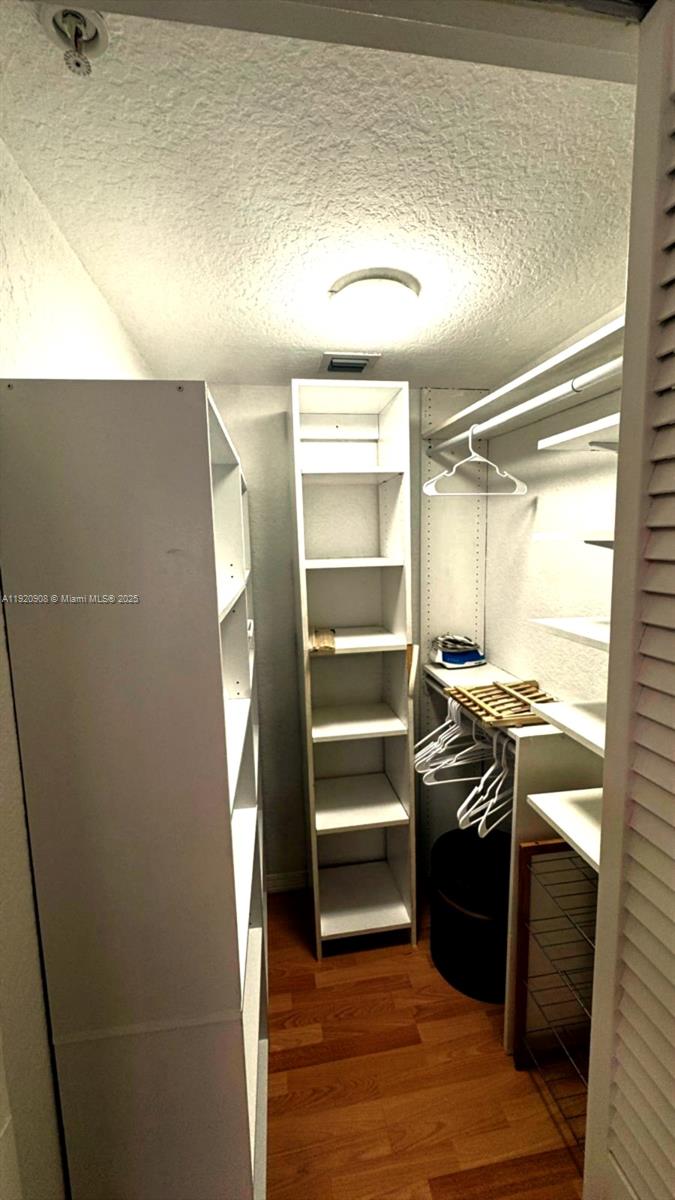 WELWORTH CONDO - Residential Lease