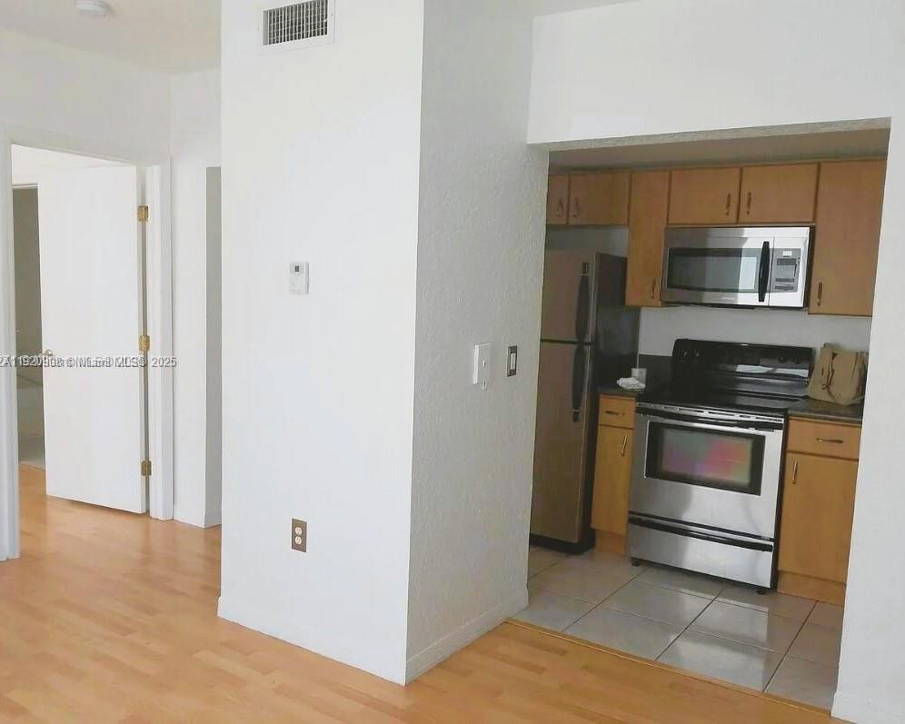 WELWORTH CONDO - Residential Lease