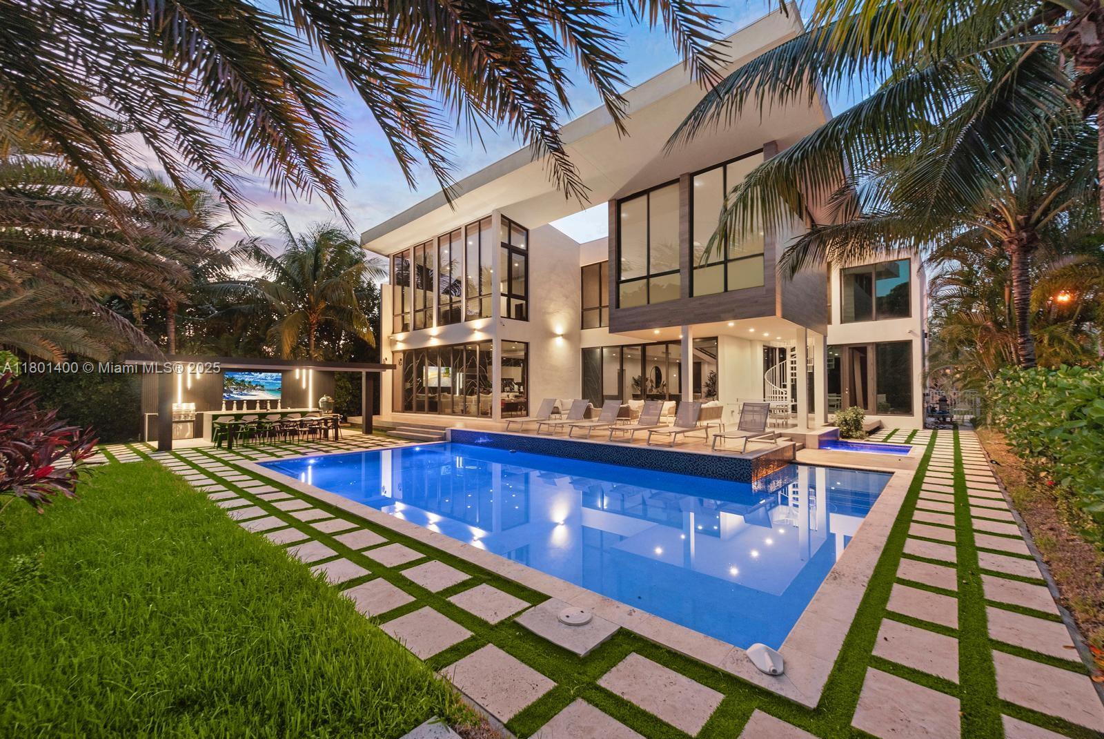 521 Holiday Dr, Hallandale Beach, FL, 33009/$39,000 2 521 Holiday Dr