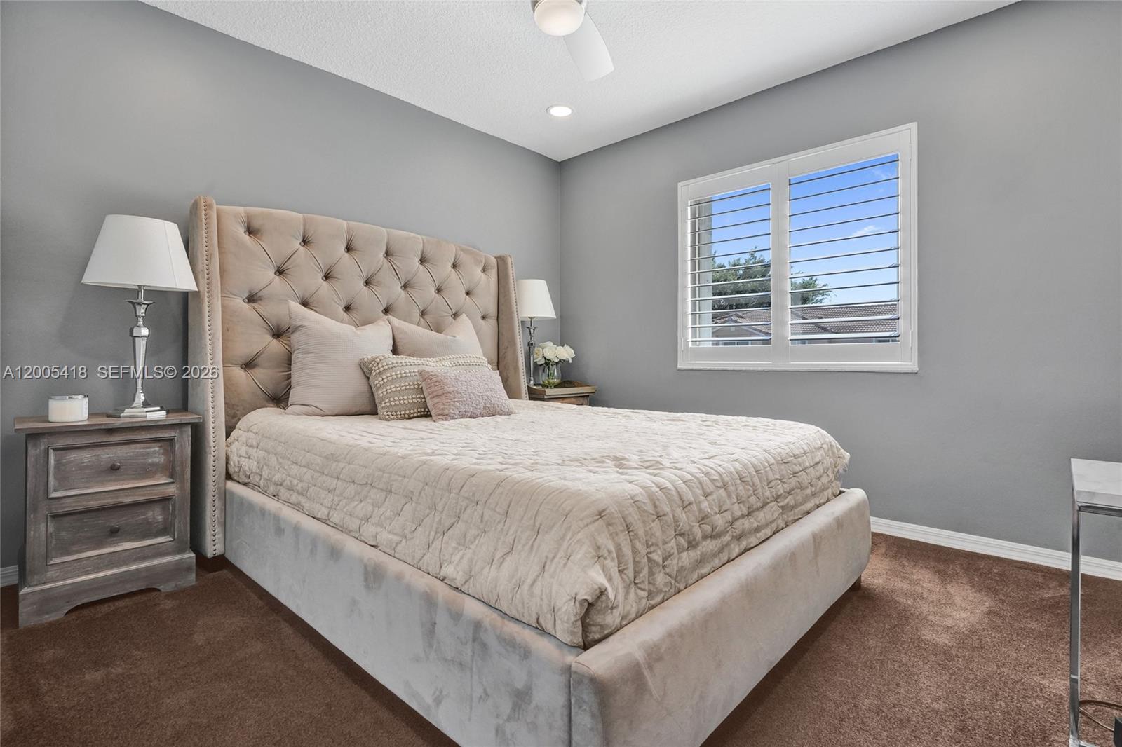 HOLLYWOOD LAKES COUNTRY C - Residential