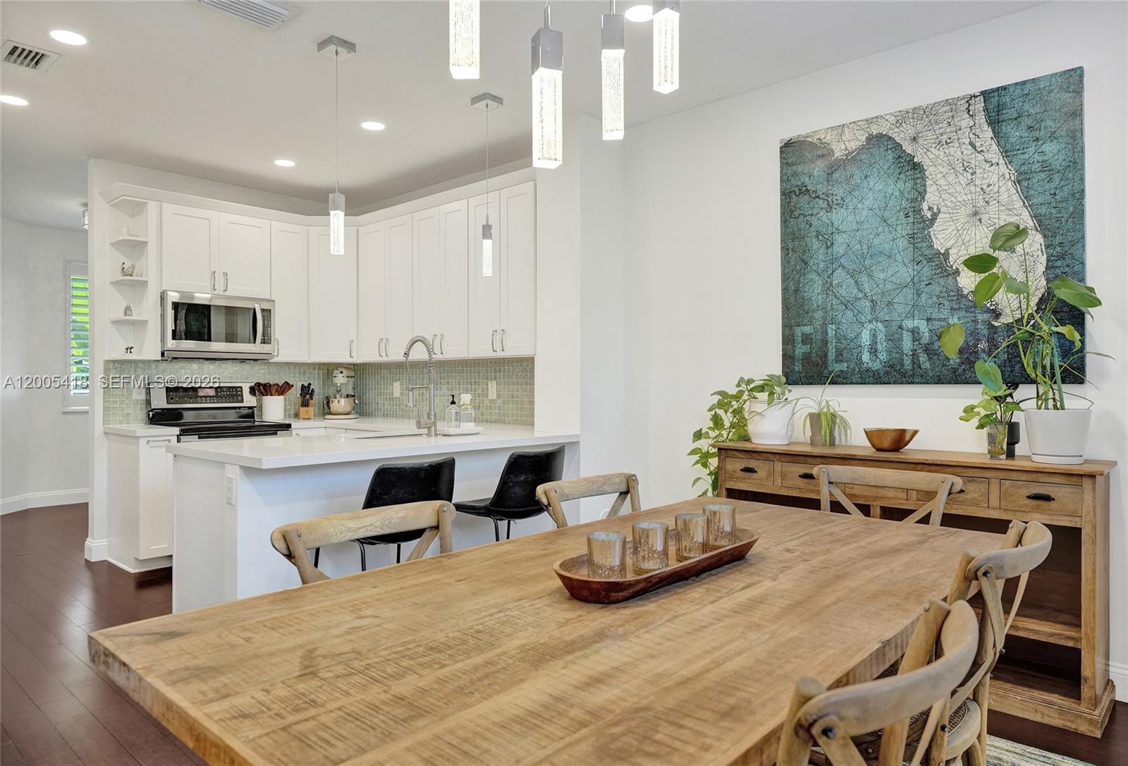 HOLLYWOOD LAKES COUNTRY C - Residential