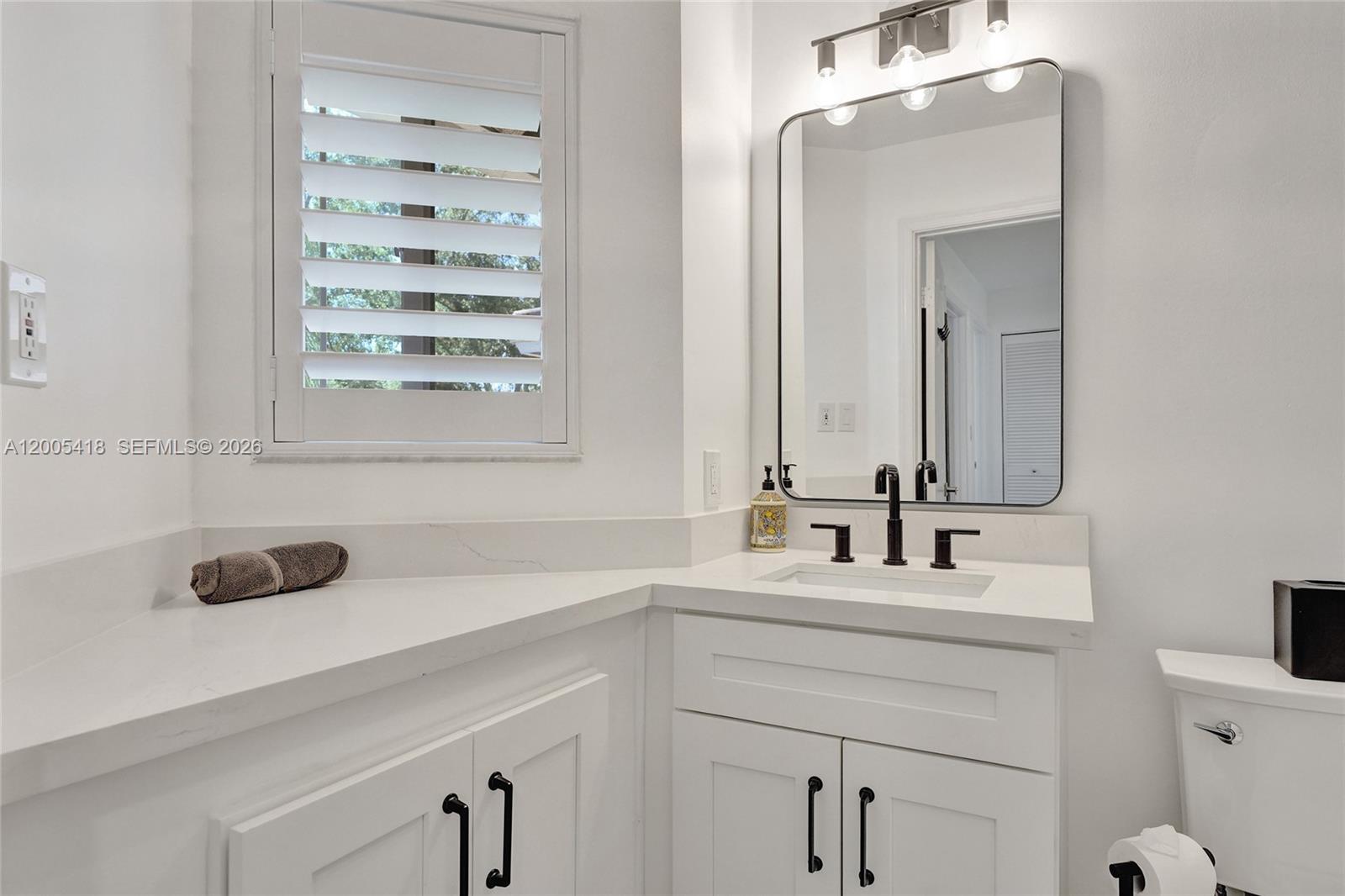 HOLLYWOOD LAKES COUNTRY C - Residential