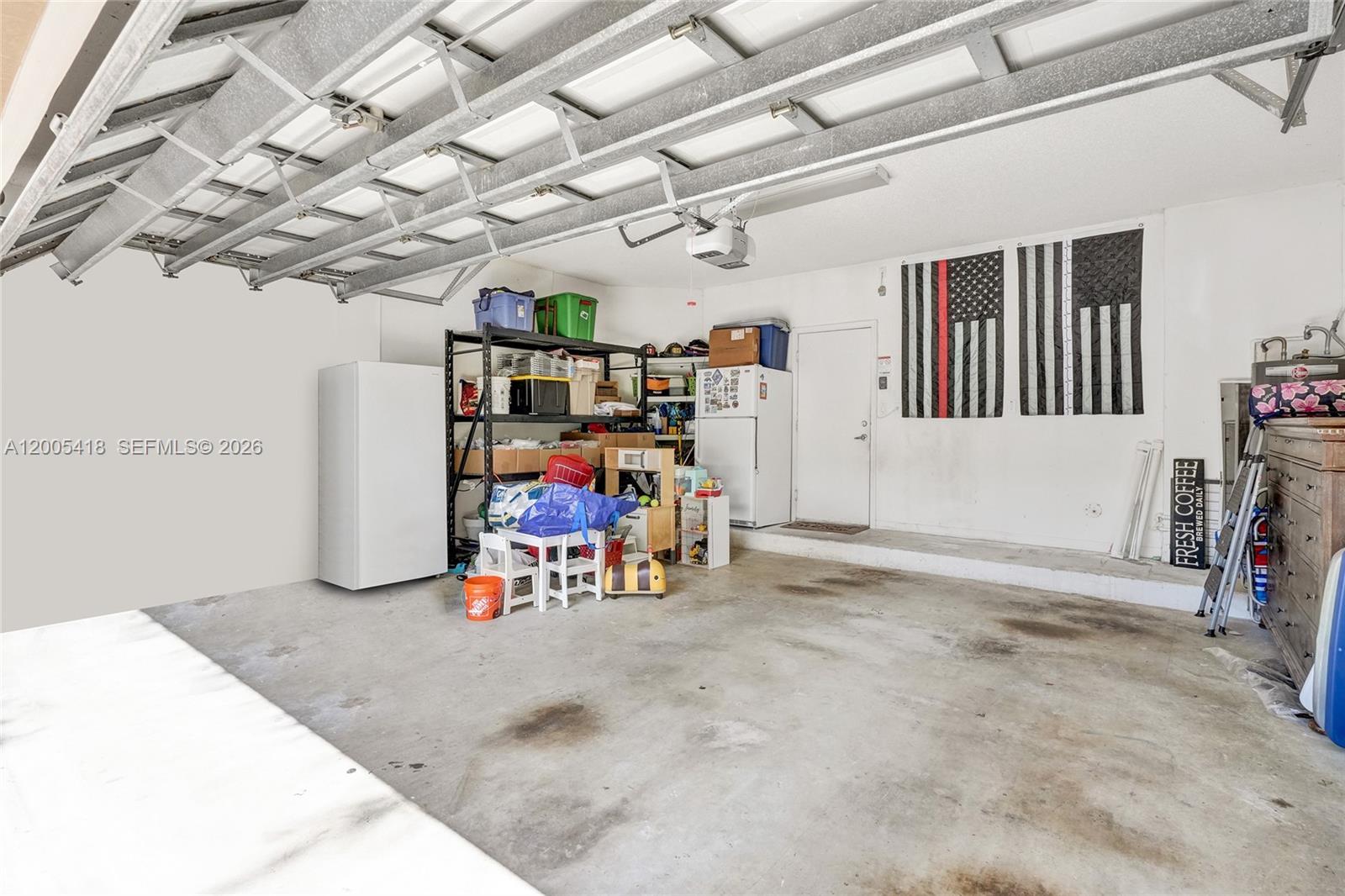 HOLLYWOOD LAKES COUNTRY C - Residential