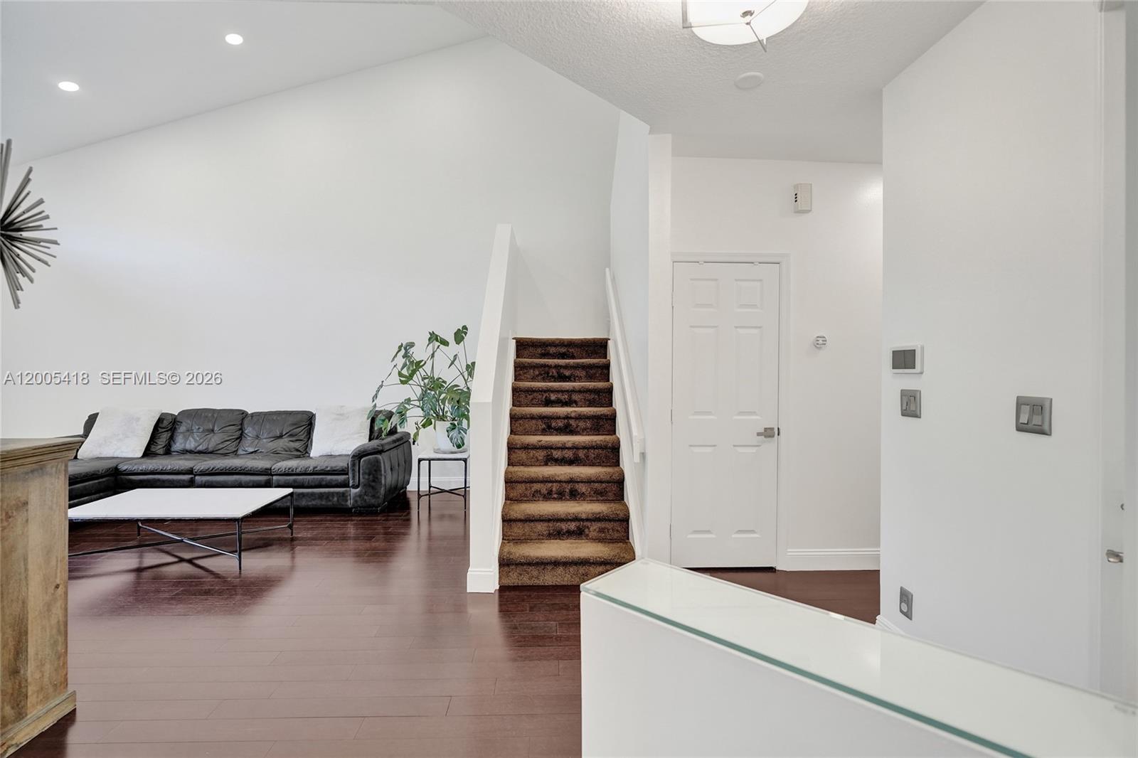 HOLLYWOOD LAKES COUNTRY C - Residential