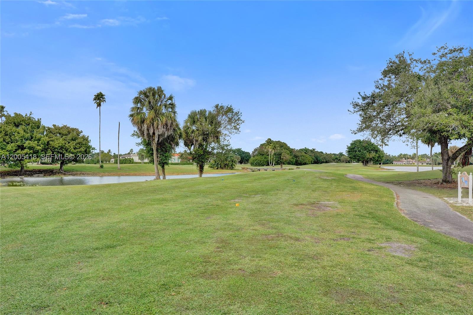 HOLLYWOOD LAKES COUNTRY C - Residential