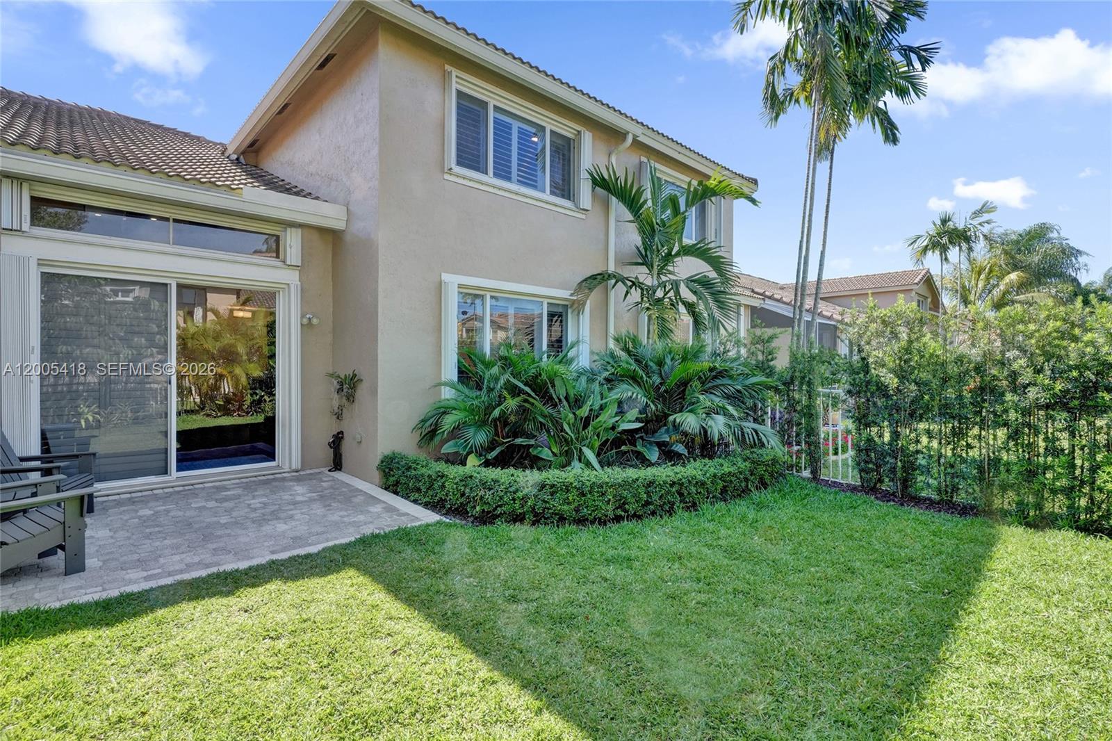 HOLLYWOOD LAKES COUNTRY C - Residential