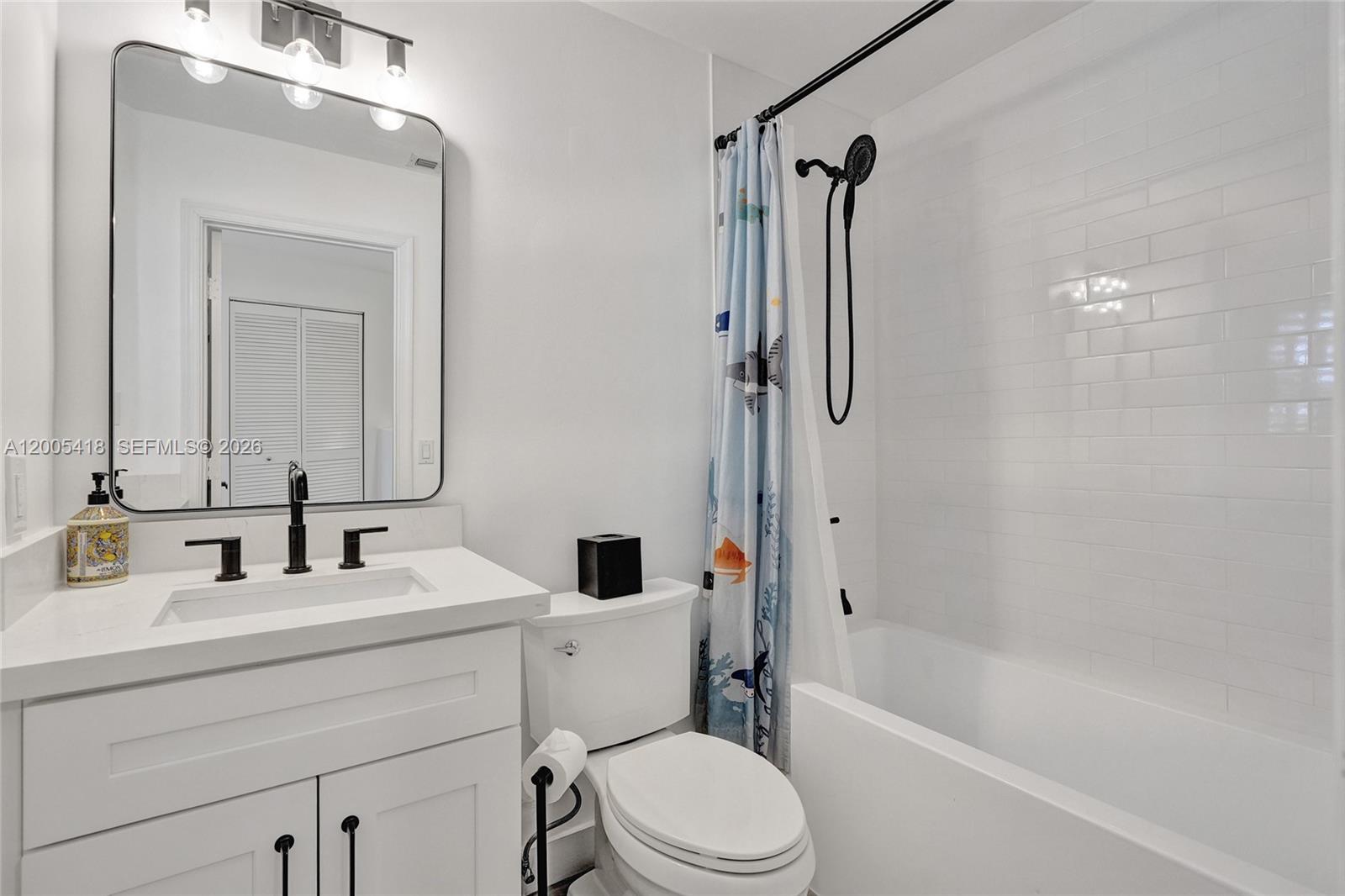 HOLLYWOOD LAKES COUNTRY C - Residential