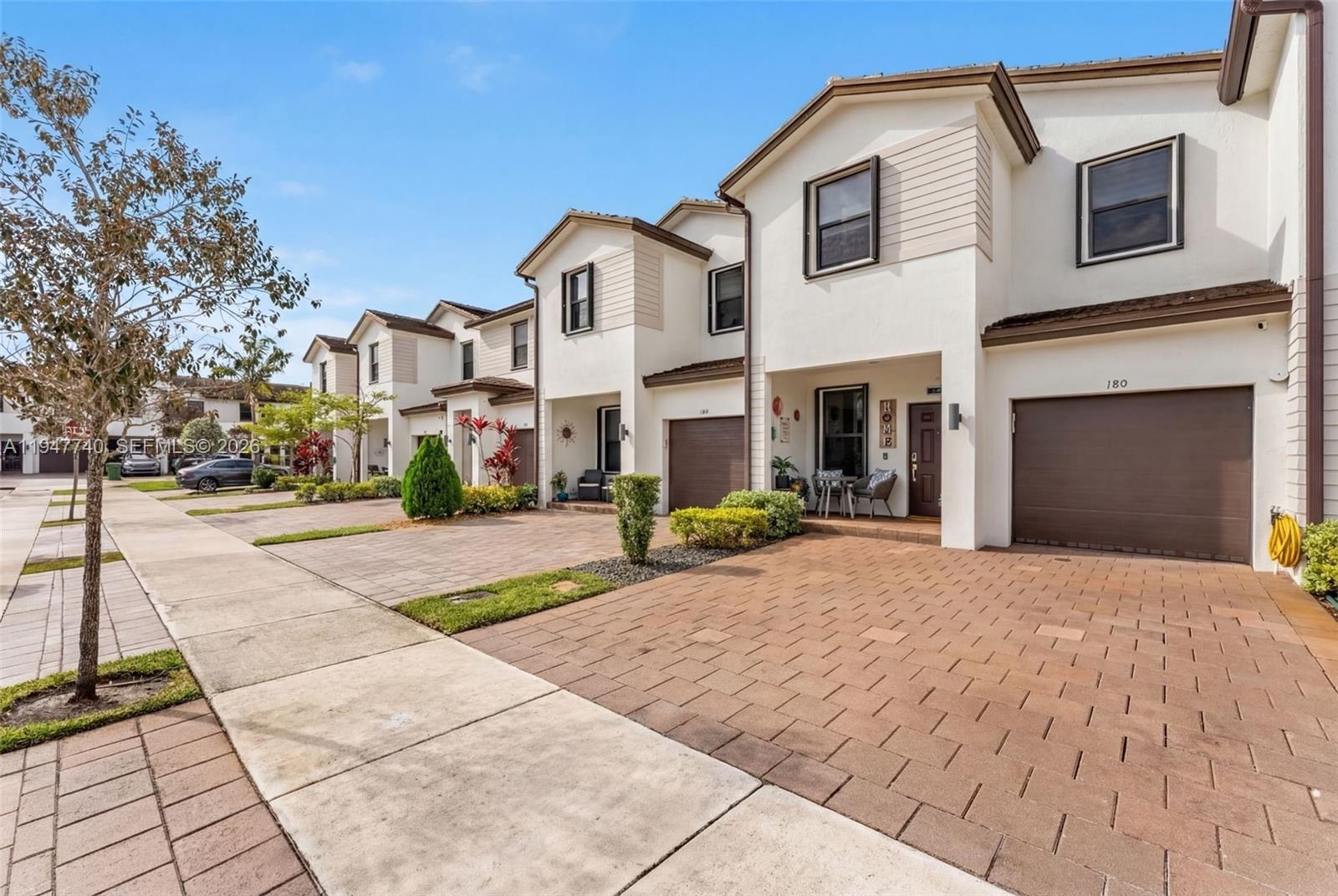 STELLAR PEMBROKE PINES - Residential