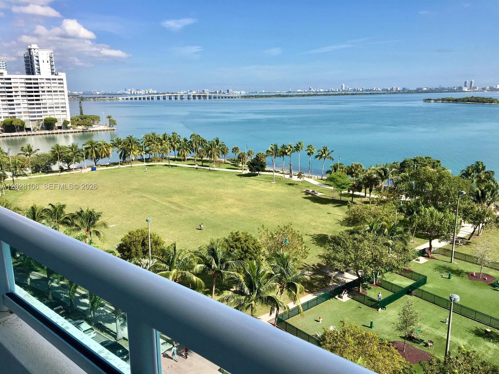 1800 N Bayshore Dr 905