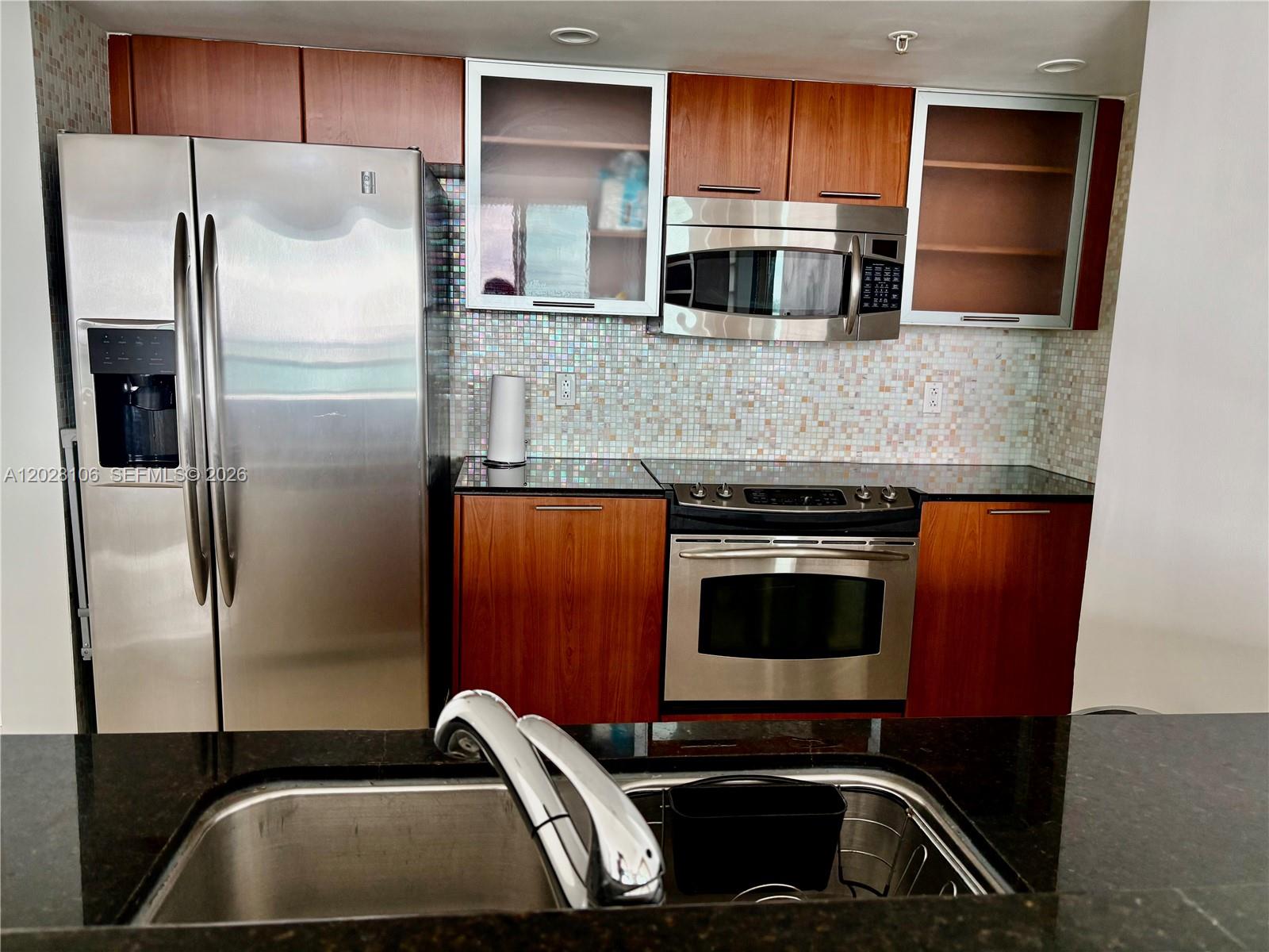 1800 N Bayshore Dr 905