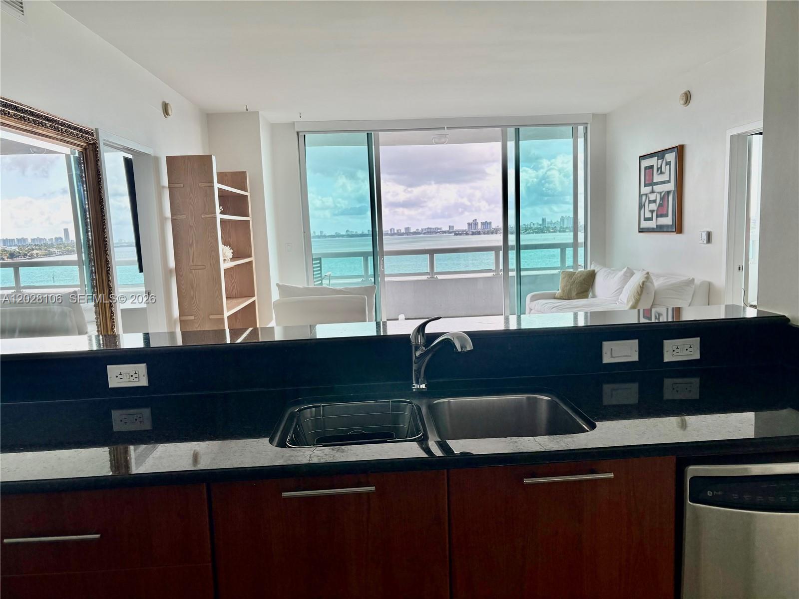 1800 N Bayshore Dr 905