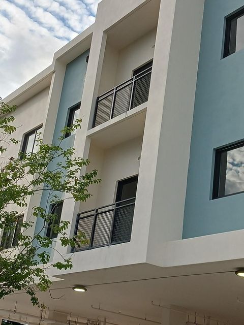 29 Palmetto Drive 7 Miami Springs FL 33166