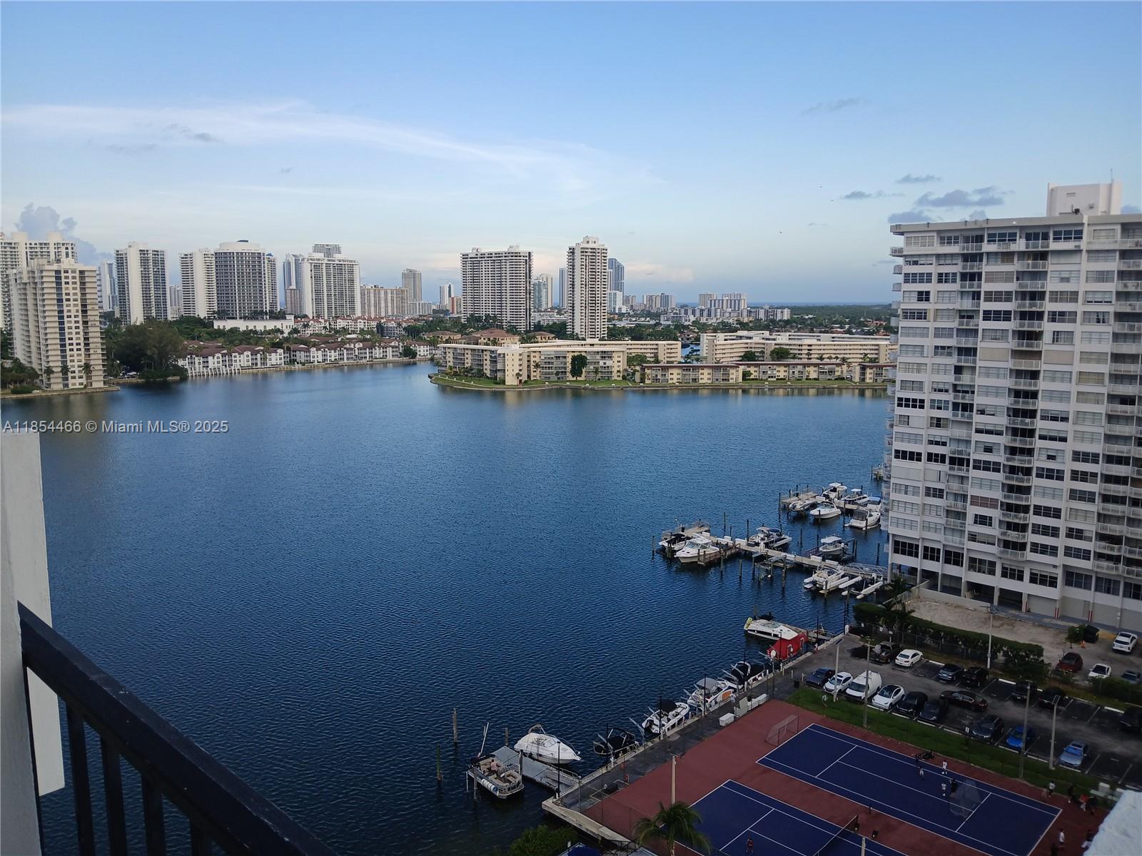 Spectacular 1 bedroom 2 full bath with great panoramic bay views. Title and wood floors, open kitchen, quartz counter-tops, new appliances, spacious closet, new A/C, smooth ceiling not pop corn, new gym. - 24 hrs lobby security and guard house, right on the entrance of Williams Island. Minutes to Fresh market, Bank & Restaurants.