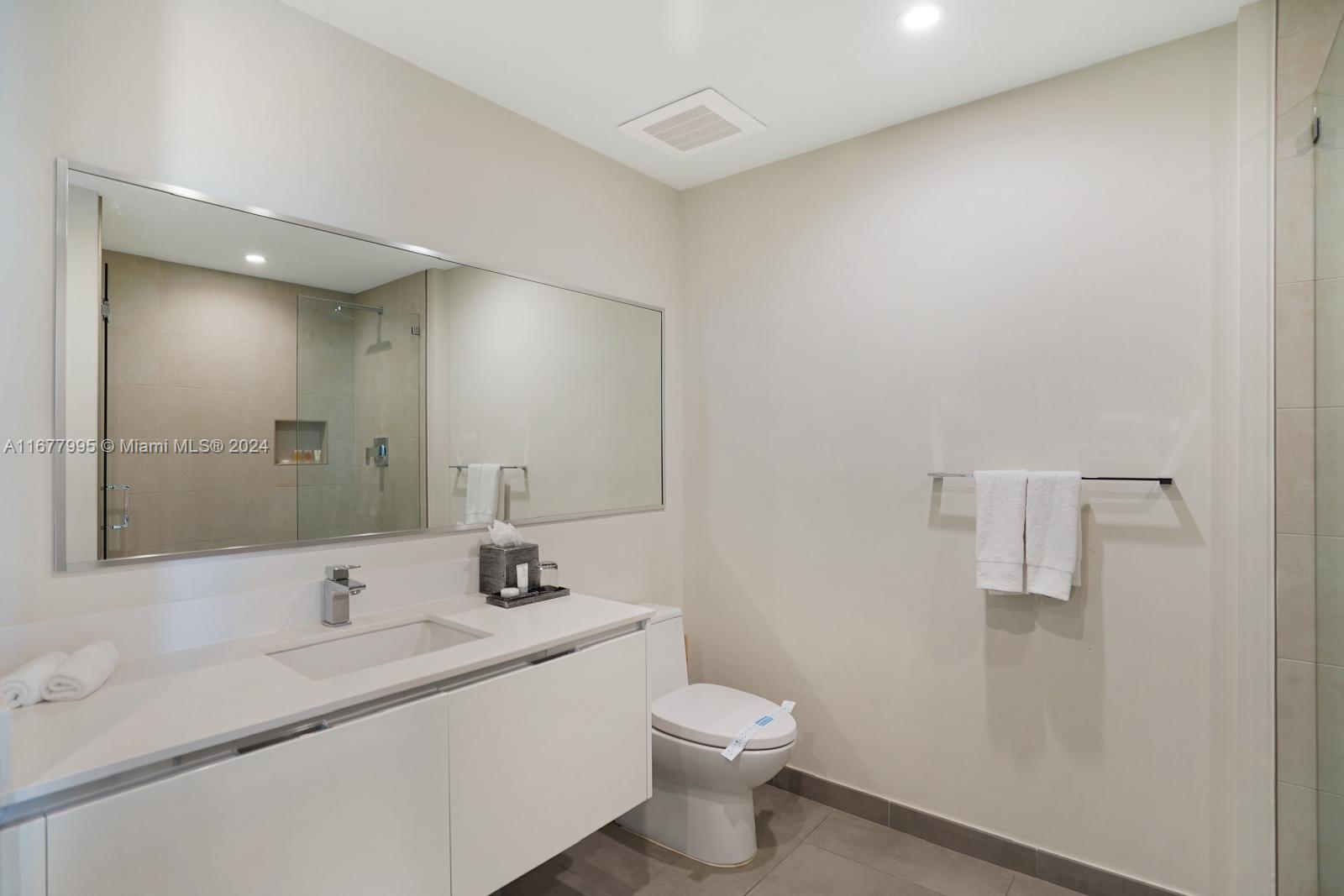 COSTA HOLLYWOOD CONDO - Residential