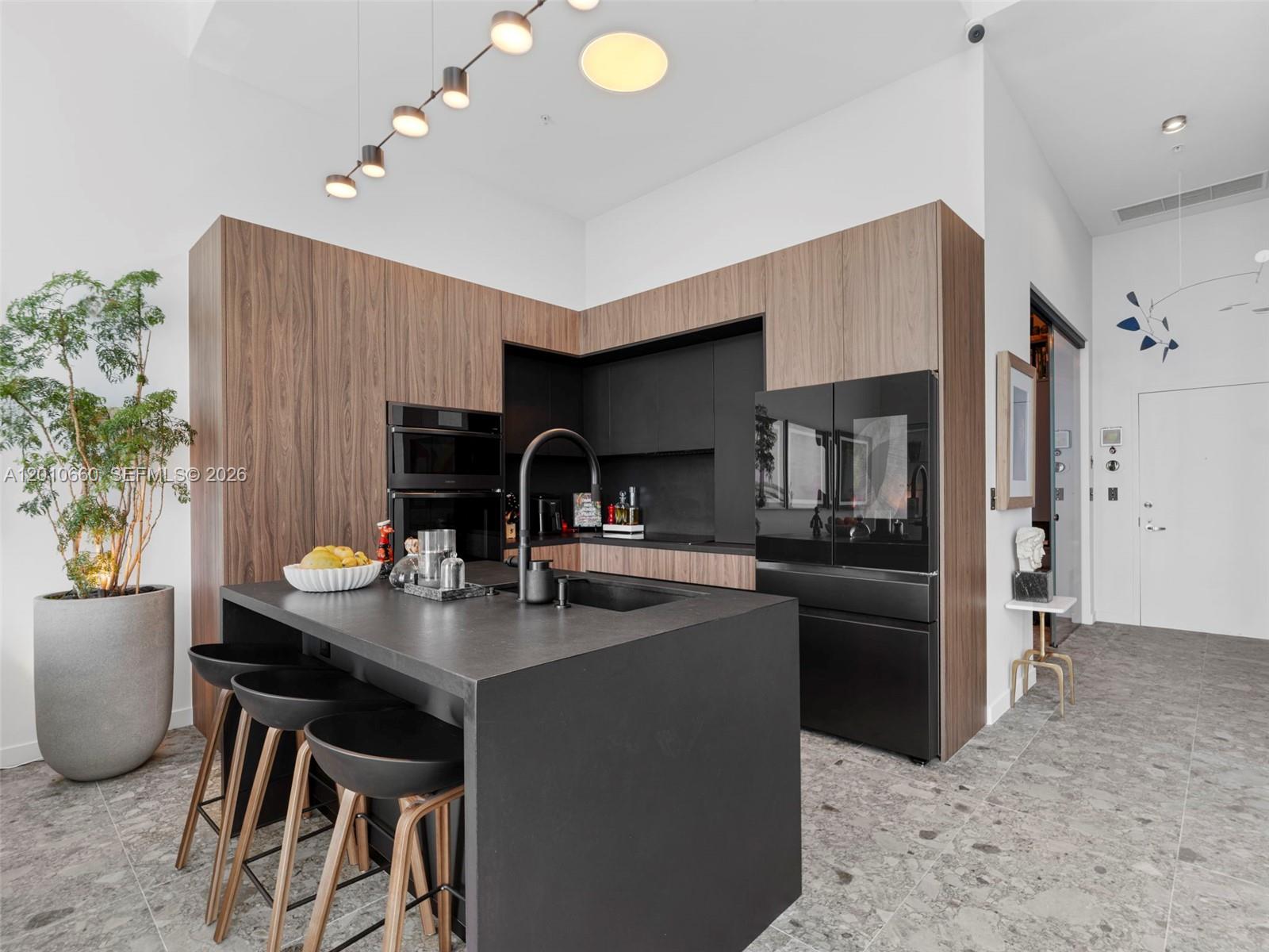 QUANTUM ON THE BAY CONDO - Residential
