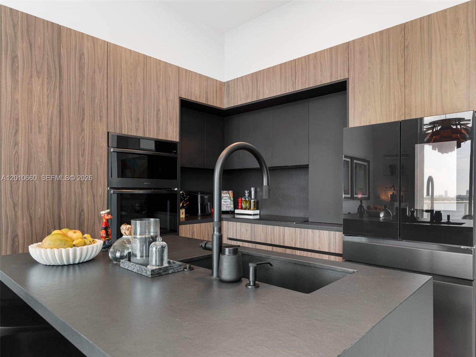 QUANTUM ON THE BAY CONDO - Residential