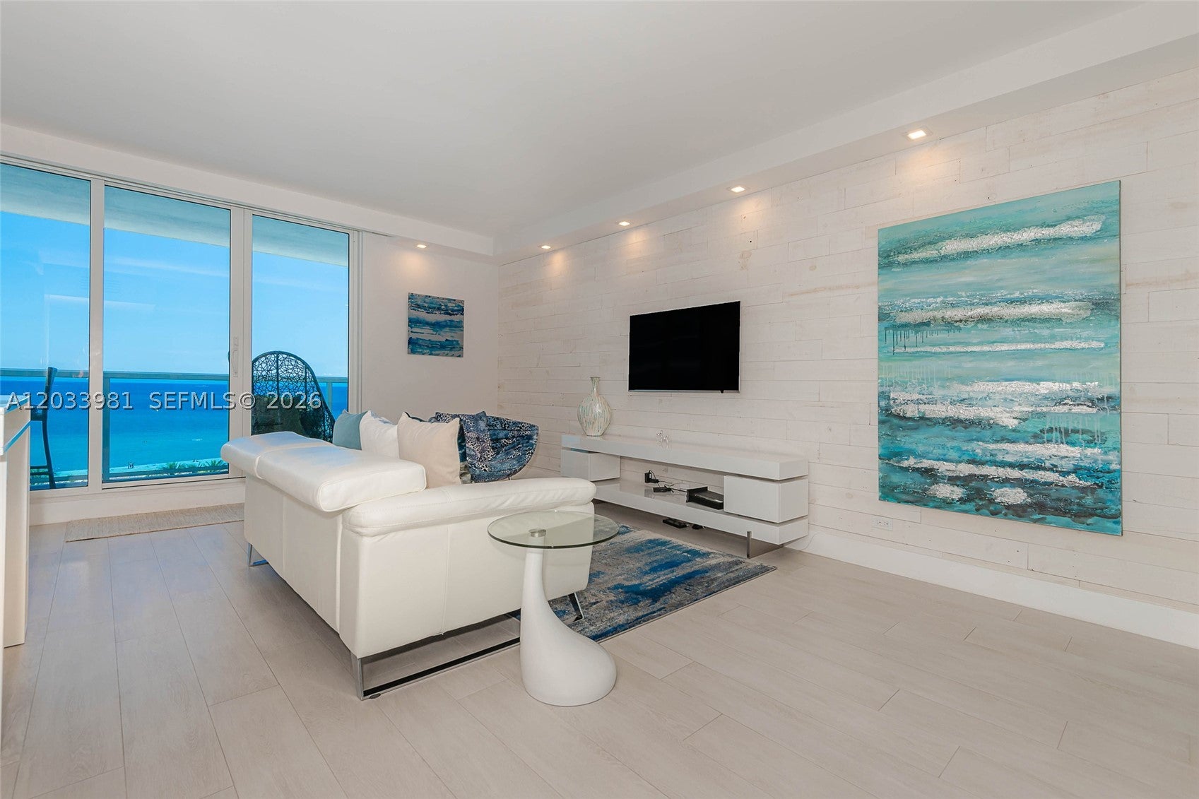 2301 Collins Ave 941