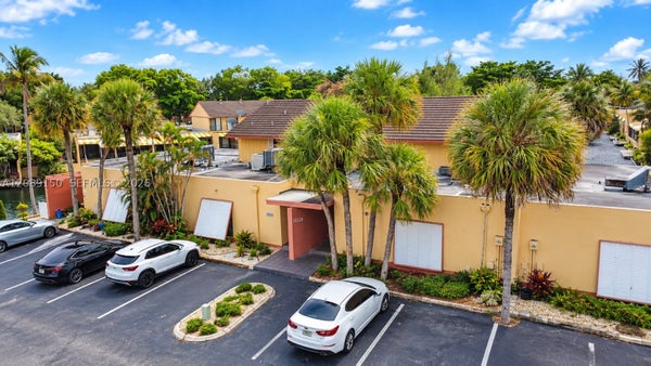 15528 BRAEMAR CT, MIAMI LAKES, FL 33014 - Image de2f166d1cdd9e6fd8cb889f64d4ce73/3645001399