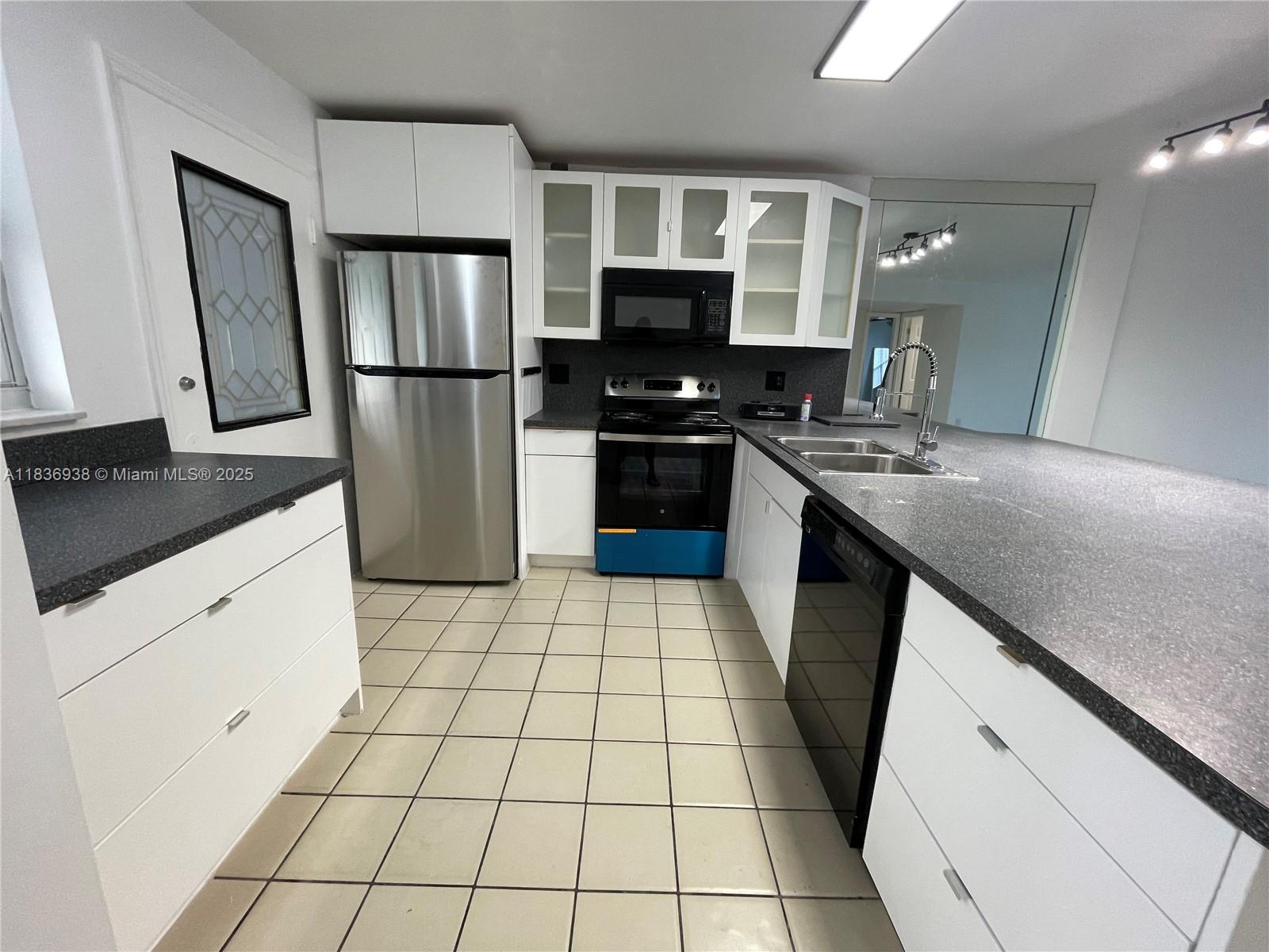 3600 NE 170th St 111