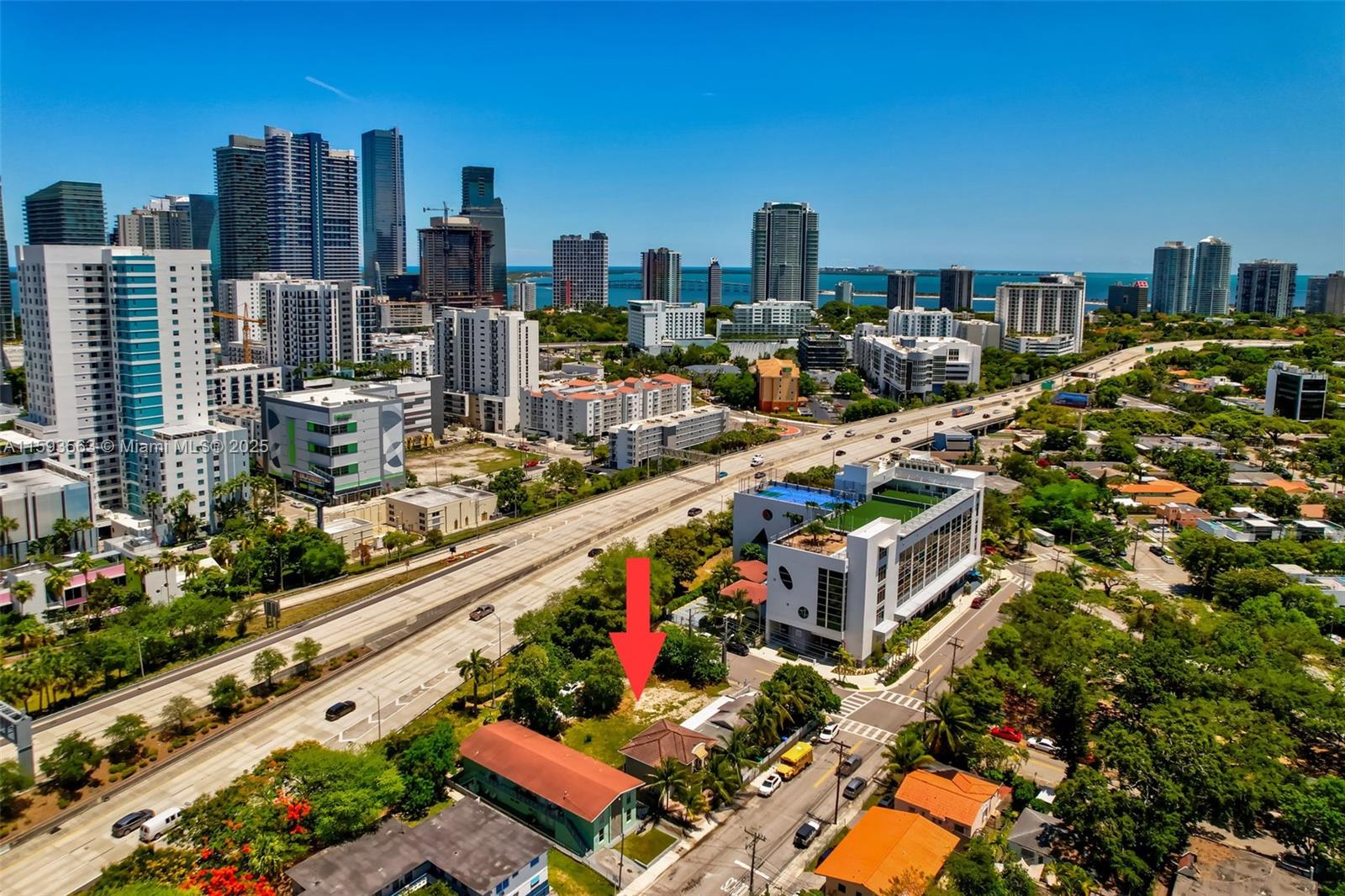 Attention Investors and Builders! Amazing opportunity to own this 6,240 sq-ft vacant lot in a prime location just west of Brickell and North of The Roads right next to I-95. T4-R Zoning.