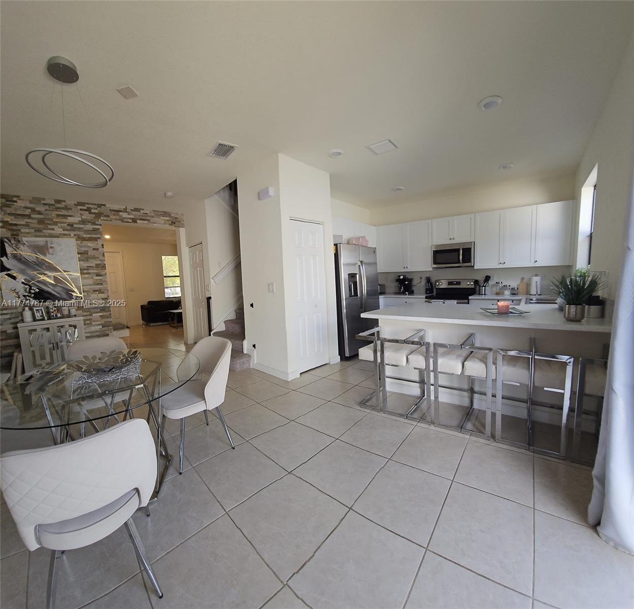 Rental Property at 3387 W 106 Ter 3387, Hialeah, Miami-Dade County, Florida - Bedrooms: 3 
Bathrooms: 3  - $3,100 MO.