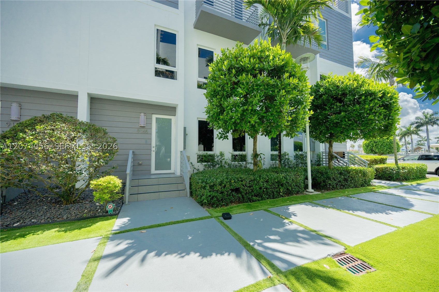 9165 NW 33rd St 9165