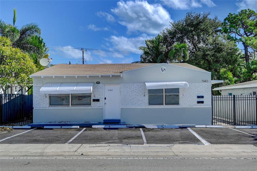 OVERSIZED ONE BEDROOM UNIT - COMPLETELY RENOVATED - BRAND NEW APPLIANCES - ROOM FOR HOME OFFICE - BRAND NEW CENTRAL A/C - IMPACT WINDOWS - TILE FLOORS THROUGHOUT - EASY ACCESS TO LAS OLAS NIGHT LIFE- WALKING DISTANCE TO FT.LAUDERDALE BEACH, GALLERIA MALL, AND SO MUCH MORE! A MUST SEE! EASY TO SHOW!