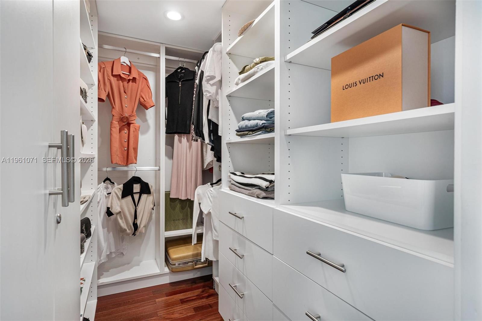 ABSOLUT CONDO - Residential