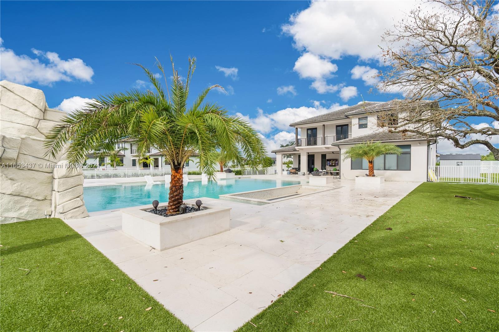 CIRCLE S ESTATES - Residential