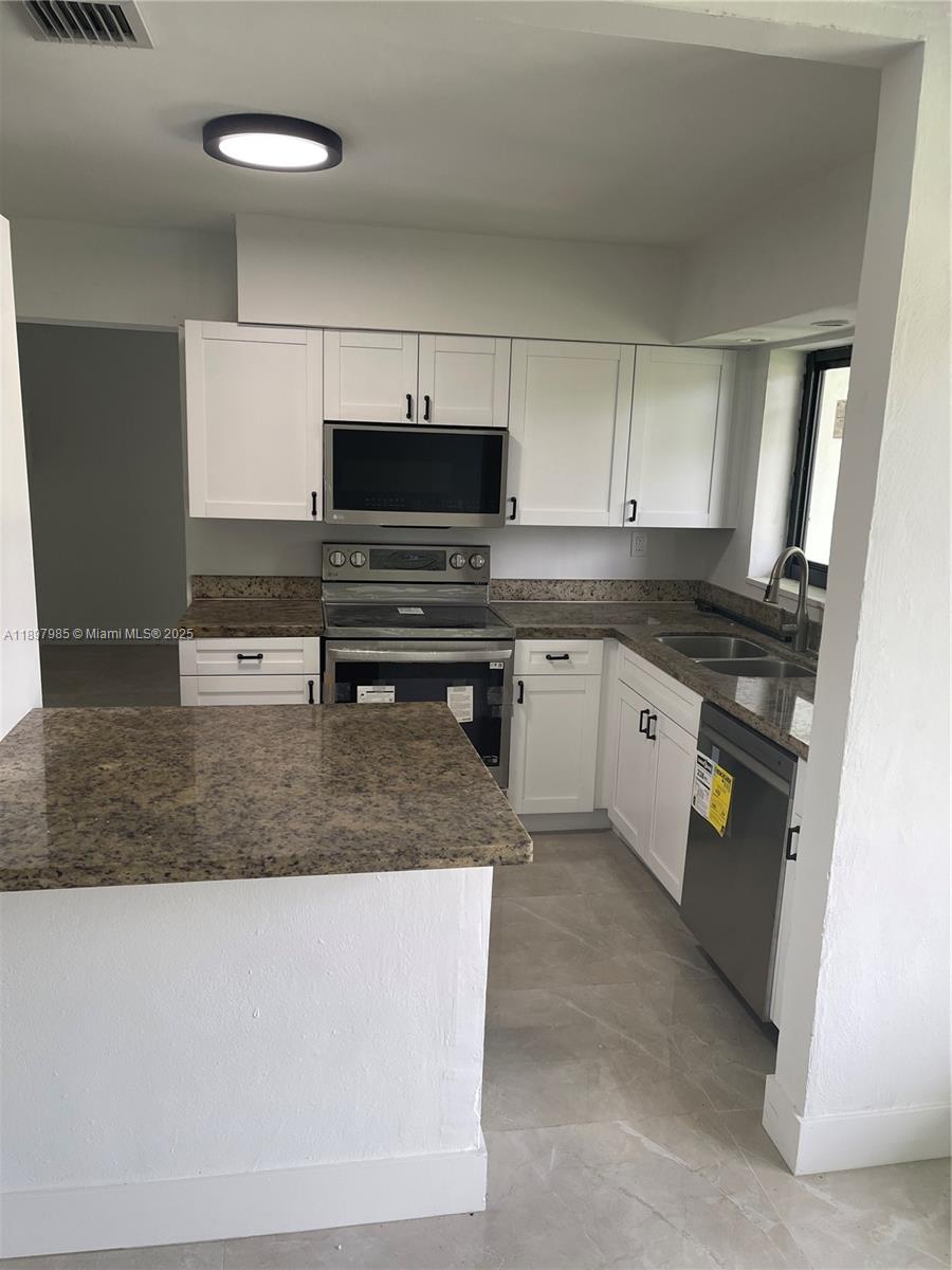 CAROL CITY 1 ST ADDN - Residential Lease